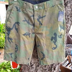 NWT Volcom Camouflage Shorts